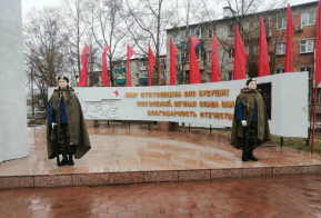У Обелиска Памяти в г.Амурске состоялось торжественное открытие Почетного караула «Вахта Памяти»