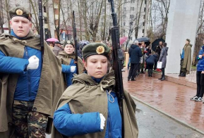 У Обелиска Памяти в г.Амурске состоялось торжественное открытие Почетного караула «Вахта Памяти»