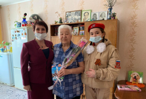 Администрация Амурского муниципального района вручает подарки труженикам тыла и вдовам участников войны