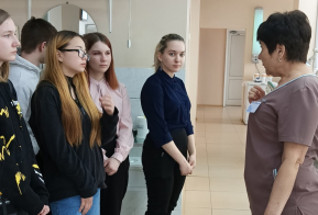 Профориентация:  экскурсия школьников  в Амурскую стоматологическую поликлинику