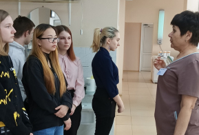 Профориентация:  экскурсия школьников  в Амурскую стоматологическую поликлинику