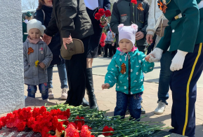 У Обелиска Памяти в г.Амурске состоялось торжественное открытие Почетного караула «Вахта Памяти»