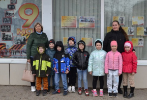 Пешеходные экскурсии к обелиску Славы для дошкольников проводятся в Амурском городском краеведческом музее
