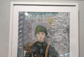 В художественной школе Амурского муниципального района представлена межрайонная передвижная выставка «Современный герой»