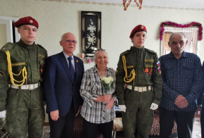 Поздравление ветеранов Великой Отечественной Войны  1941-1945 гг. проходит в Амурском районе.